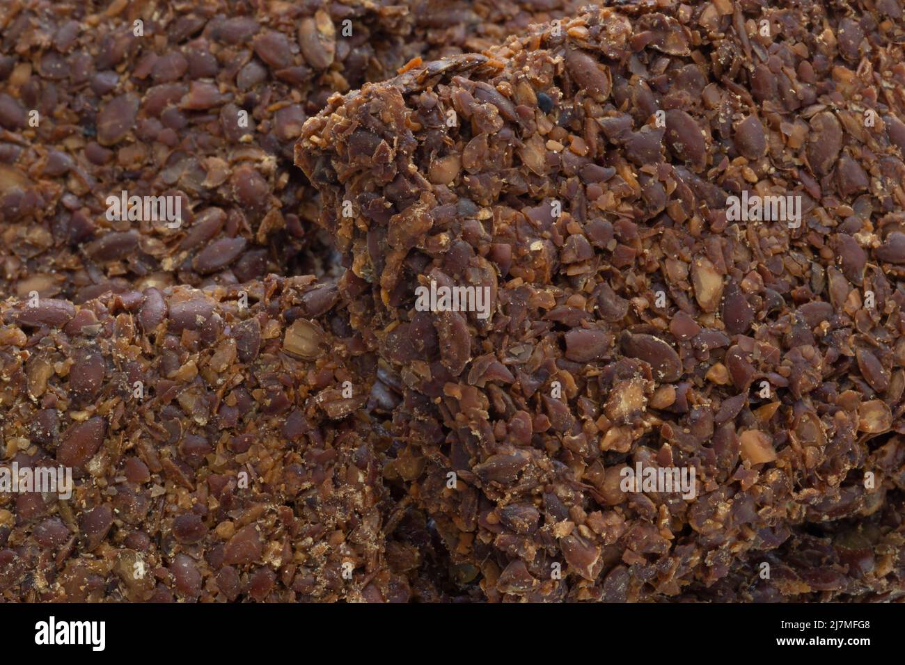 primo piano di diversi semi di lino marrone Foto Stock