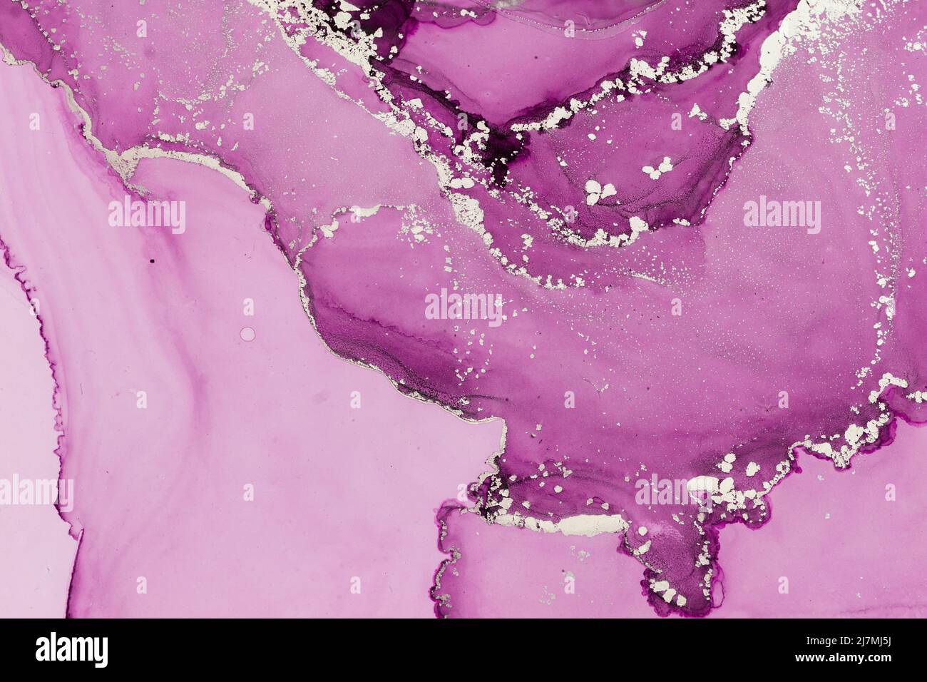 Sfondo astratto con inchiostro alcolico in tonalità rosa con spruzzi d'oro Foto Stock