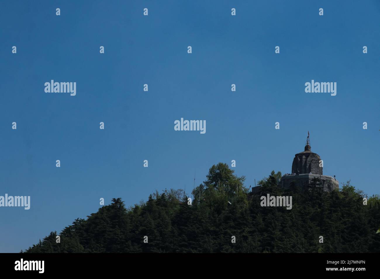 10 maggio 2022, Srinagar, Jammu e Kashmir, India: Una vista del tempio di Shankar Acharya situato sulla cima di una collina nel distretto di Srinagar di Jammu e Kashmir. (Credit Image: © Adel Abbas/ZUMA Press Wire) Foto Stock