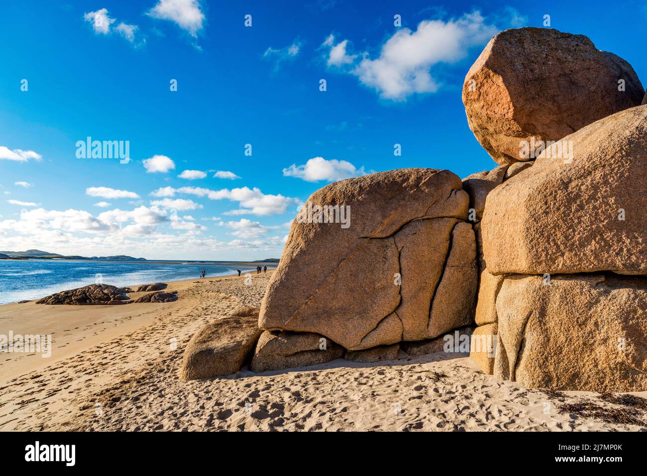 Formazioni rocciose di arenaria su una spiaggia a Bunbeg, County Donegal, Irlanda Foto Stock