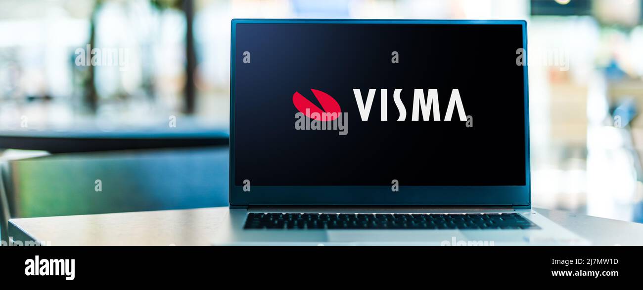 POZNAN, POL - DEC 8, 2021: Computer portatile che visualizza il logo di Visma, un'azienda che fornisce business software e LO SVILUPPO e consulenza IT correlati Foto Stock
