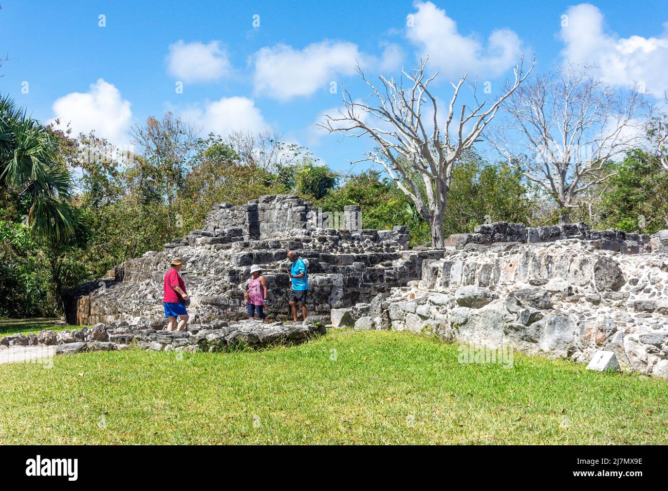 Piazza centrale edifici, San Gervasio Maya sito archeologico, Cozumel, Quintana Roo, Messico Foto Stock