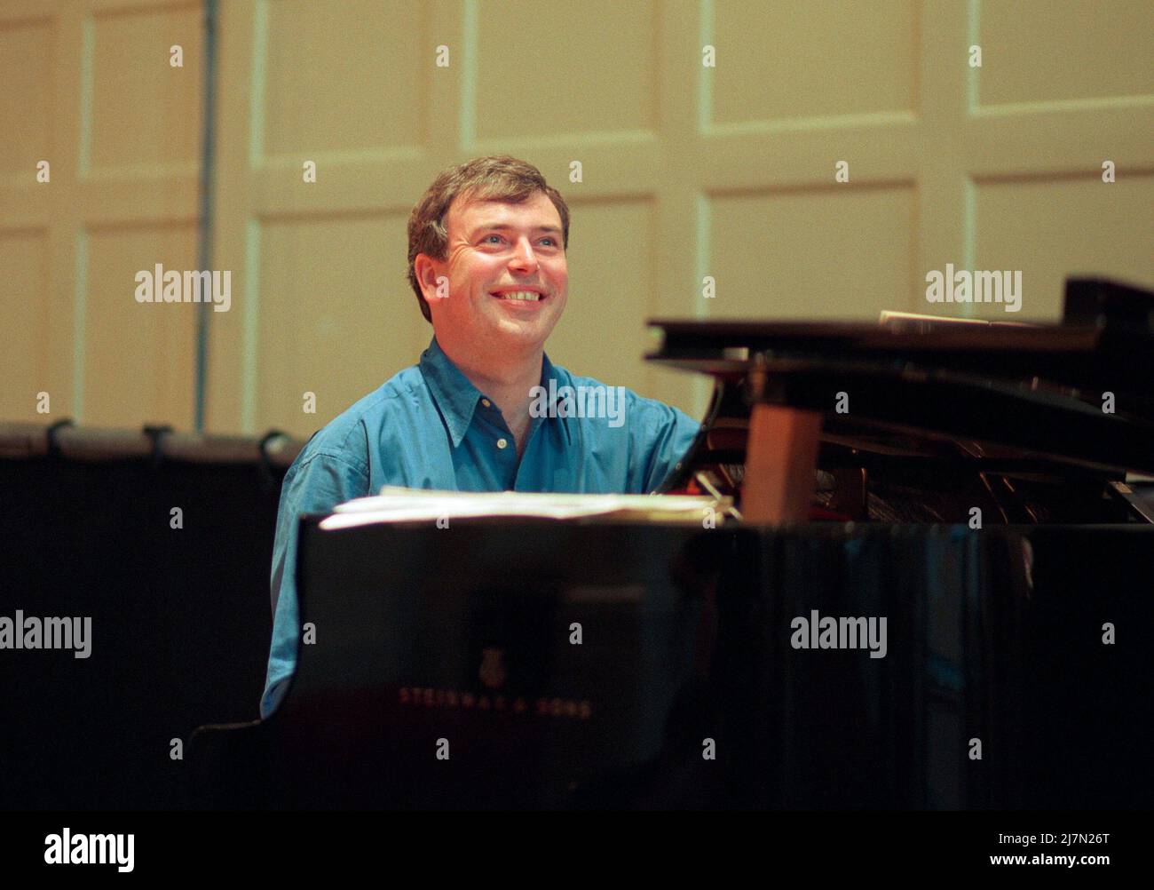 Malcolm Martineau alle prove di un programma di canzoni di Schumann & Wolf presso la Queen’s Hall di Edimburgo per un recital del Festival Internazionale di Edimburgo il 18/08/1998 Foto Stock