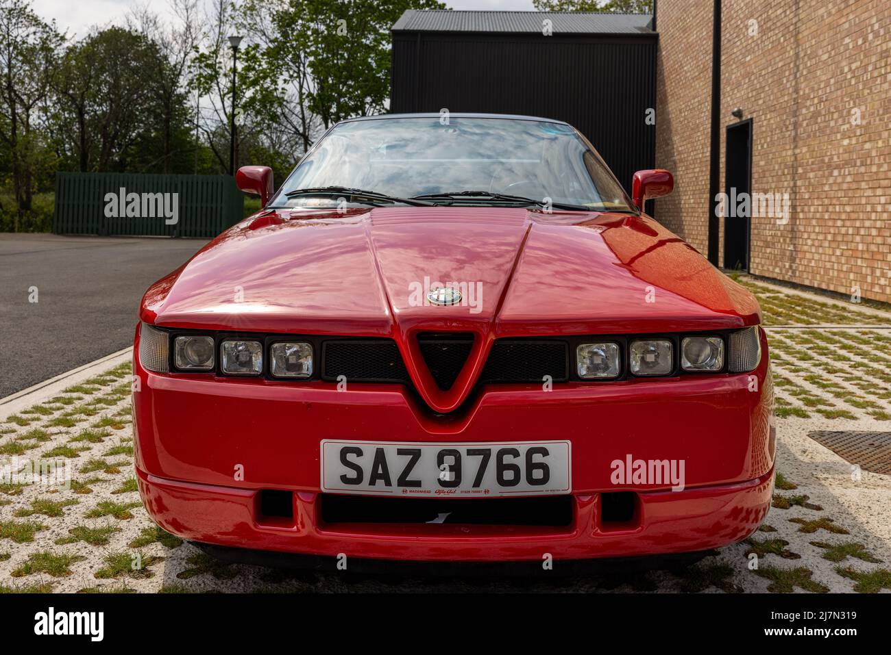 Alfa Romeo SZ (SAZ 9766) in mostra allo Scramble di aprile che si tiene presso il Bicester Heritage Centre il 23rd aprile 2022 Foto Stock