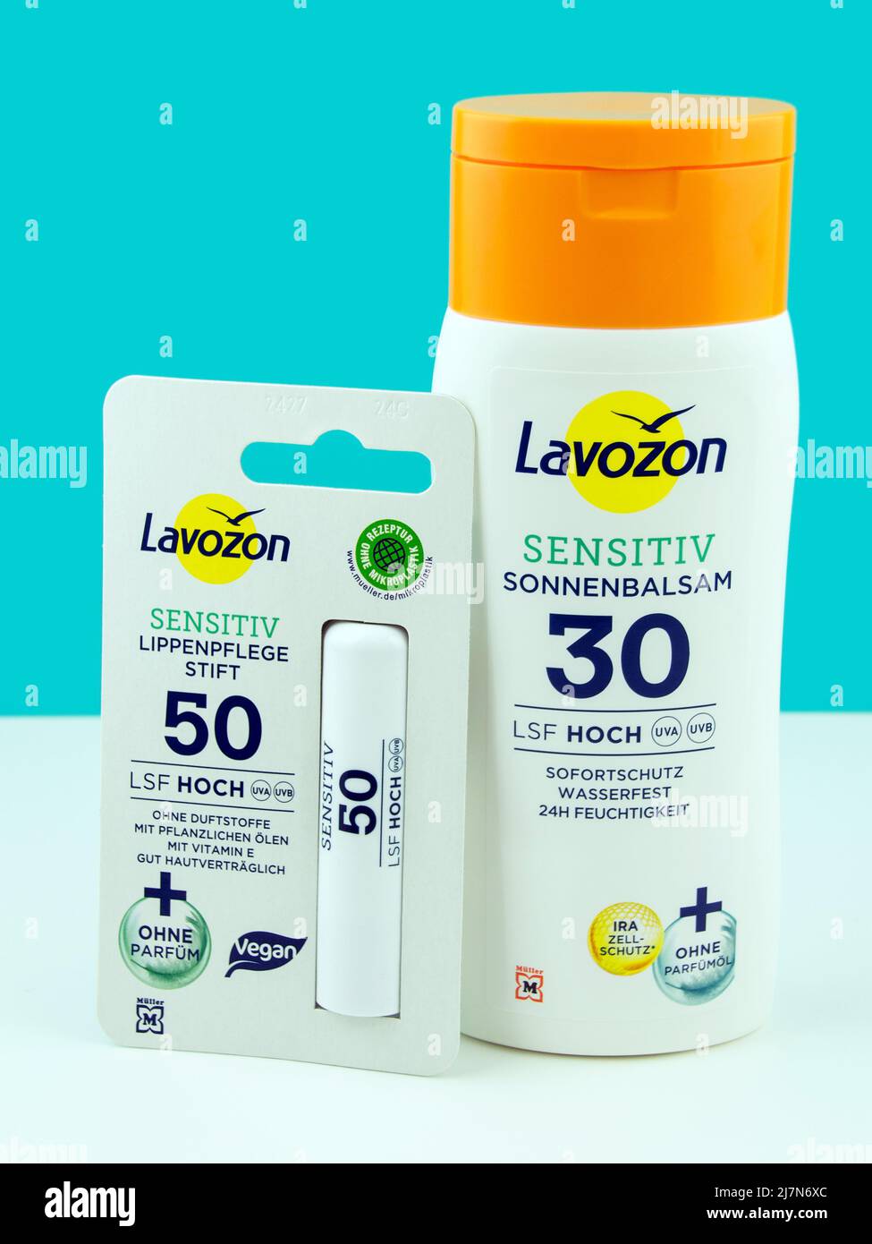 Amburgo, Germania - 7 maggio 2022: Sun Protection Lavozon sensitiv lozione e bastone LSF 50 e 30 Foto Stock