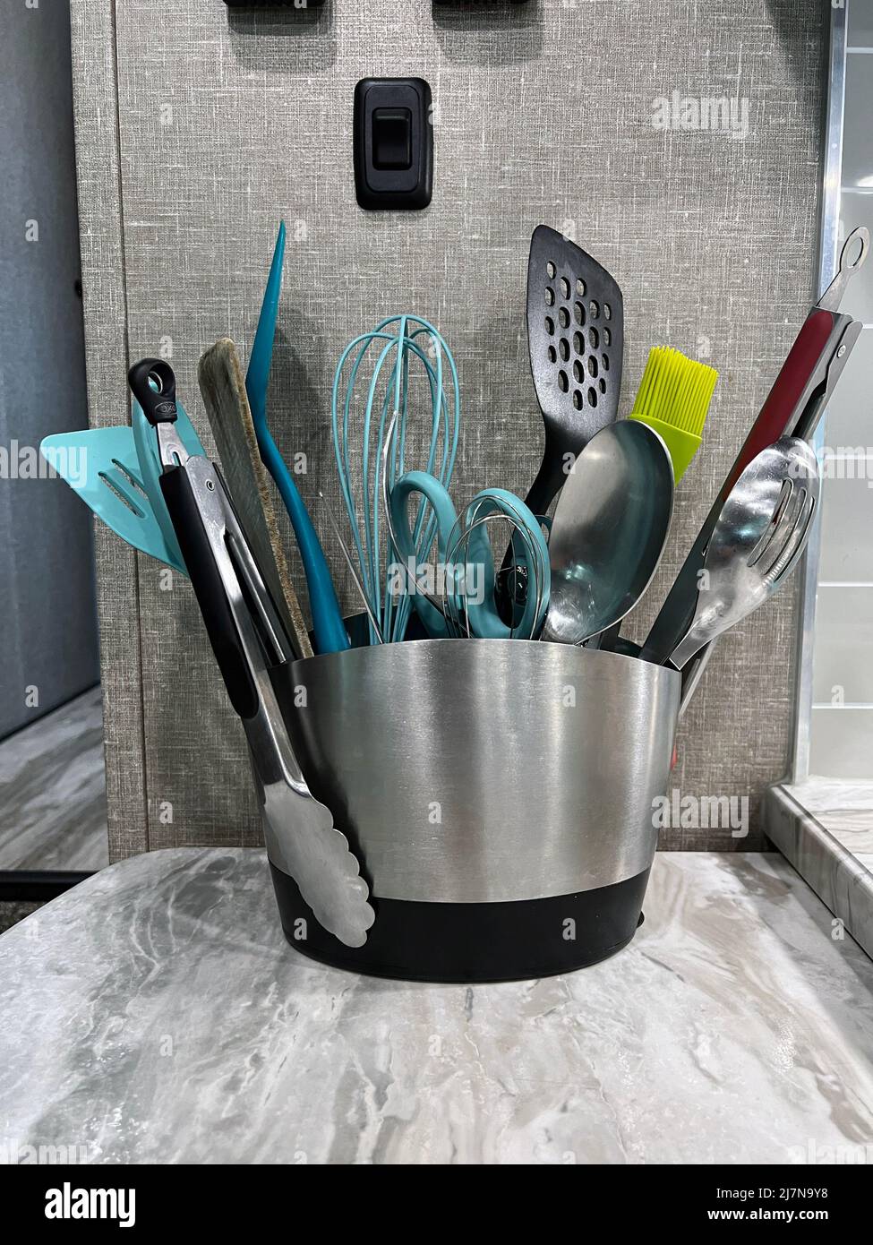 Interno di una cucina moderna in una roulotte di lusso ralla. Foto Stock