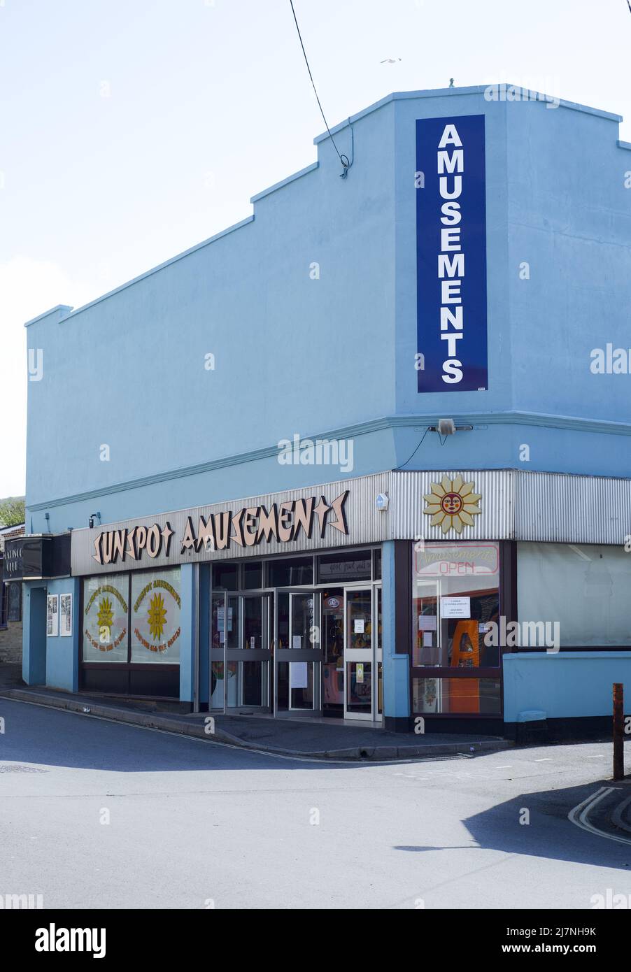 Sala giochi sul lungomare, città britannica Foto Stock