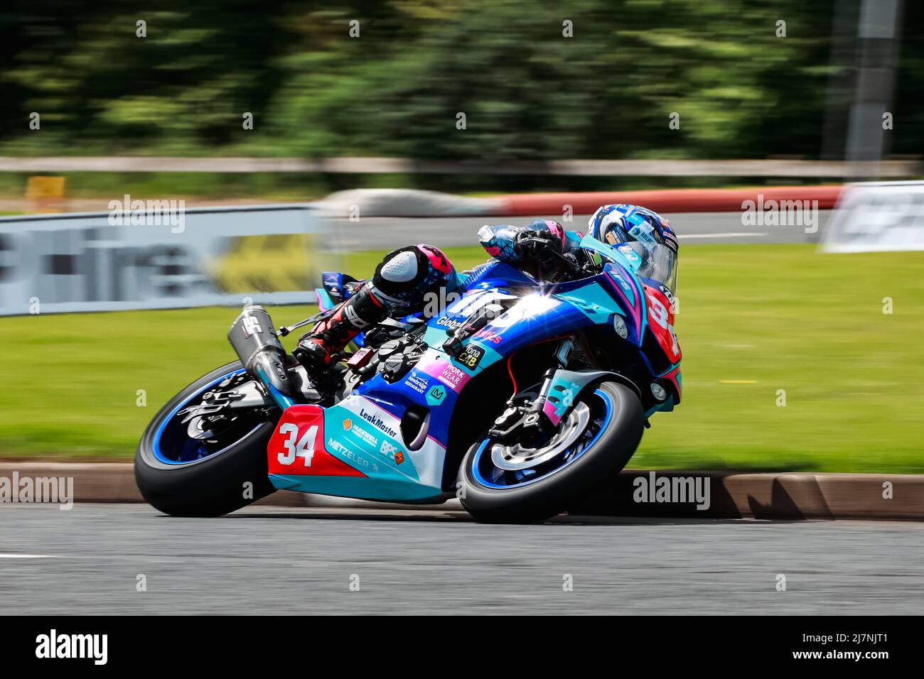 Portrush, Antrim, Irlanda del Nord. 10th maggio 2022. FonaCAB Nicholl Oils Northwest 200 Practice; Alastair Seeley (IFS Yamaha) durante l'apertura Superstock Practice Credit: Action Plus Sports/Alamy Live News Foto Stock