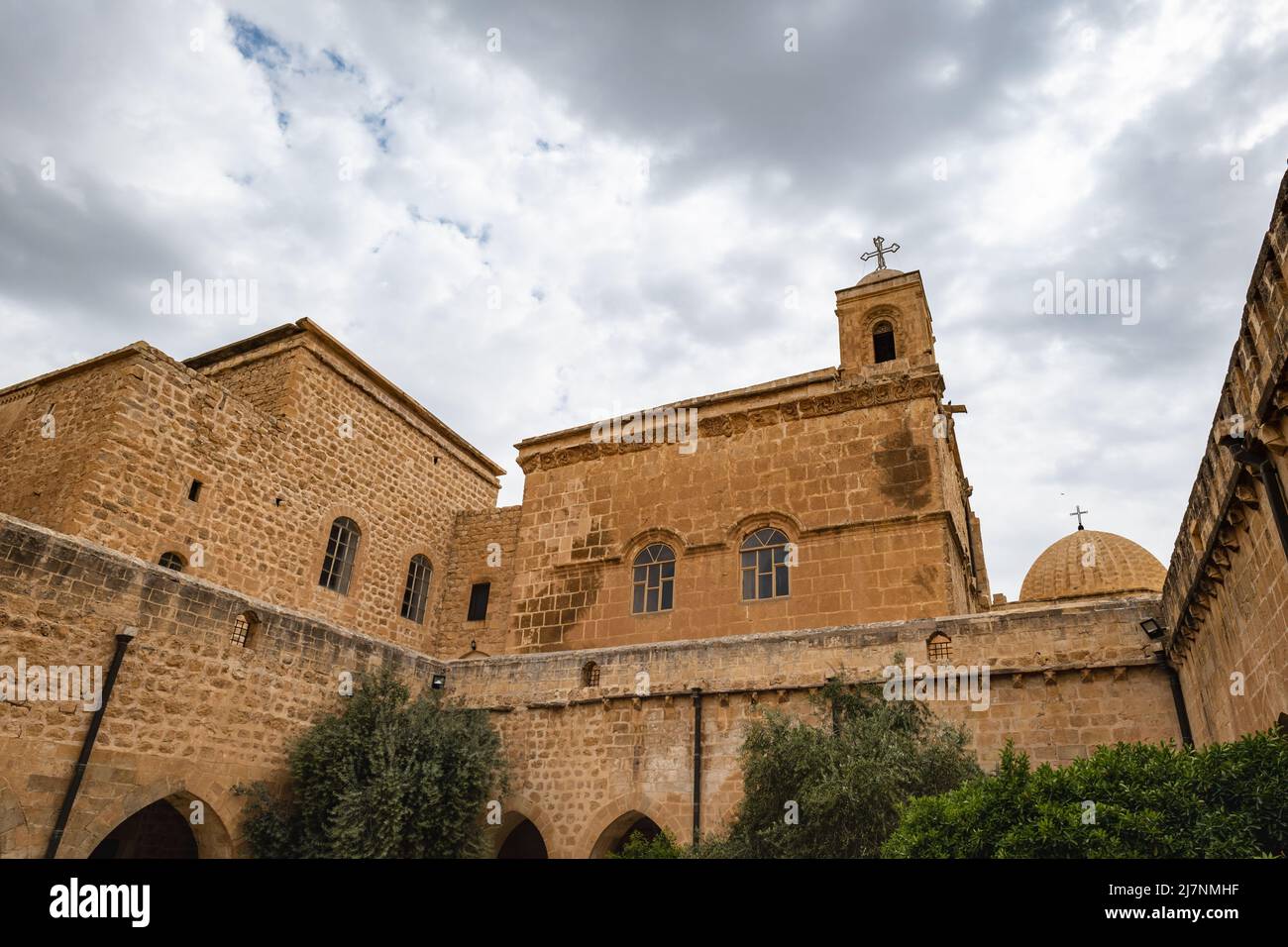 Monastero di Mor Hananyo a Mardin Turchia. Noto anche come monastero di Deyrulzafaran, è un importante monastero ortodosso siriaco. Foto Stock