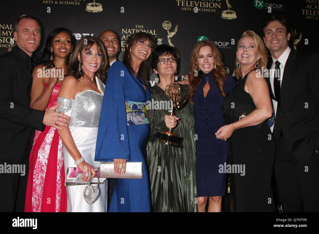 LOS ANGELES - GIU 22: Giovane e irrequieto - miglior dramma diurno - Sean Carrigan, Mischel Morgan, Kate Linder, Bryton James, Jess Walton, Jill Faren Phelps, Tracey Bregman, Melody Thomas Scott, Daniel Goddard alla Sala Stampa 2014 Daytime Emmy Awards al Beverly Hilton Hotel il 22 giugno 2014 a Beverly Hills, CA Foto Stock