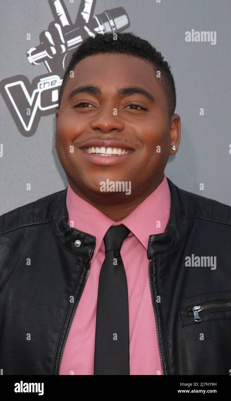 LOS ANGELES - APR 15: T.J. Wilkins alla stagione 'The Voice' 6 della NBC Top 12 Red Carpet Event alla Universal City Walk il 15 aprile 2014 a Los Angeles, CA Foto Stock
