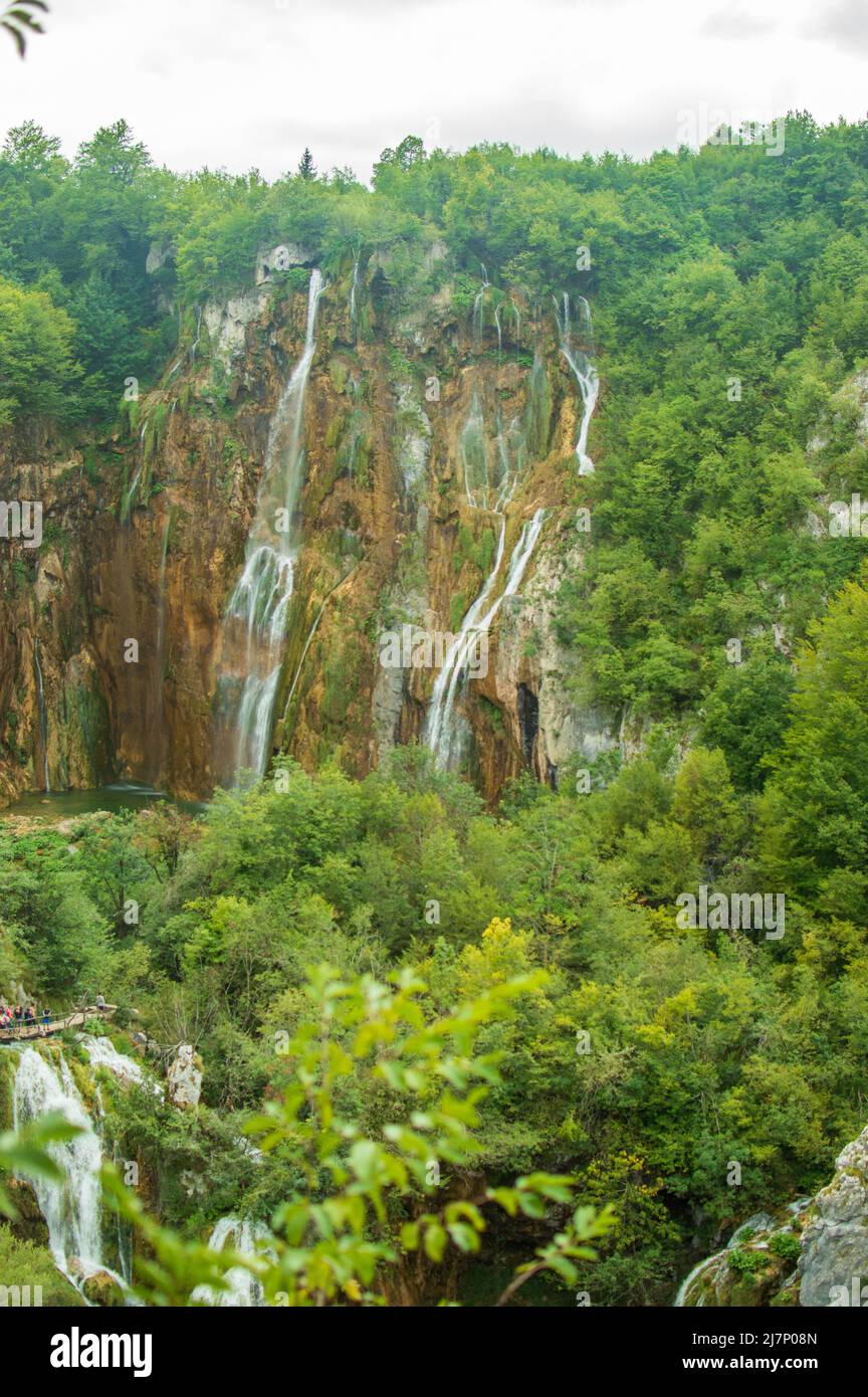 Vista sul lago di Plitvice nel parco nazionale della Croazia Foto Stock
