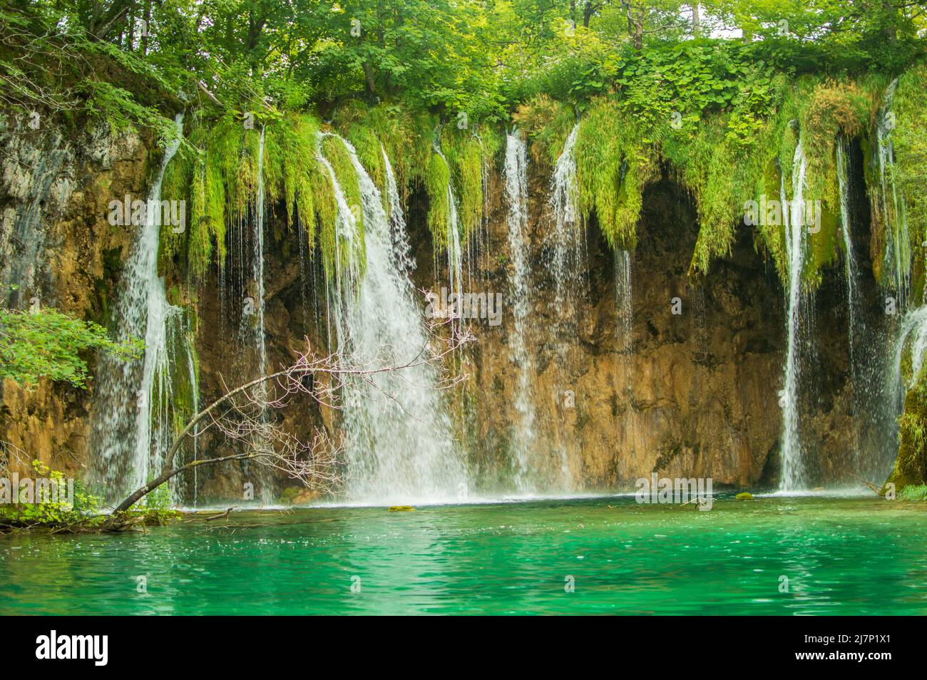 Vista sul lago di Plitvice nel parco nazionale della Croazia Foto Stock