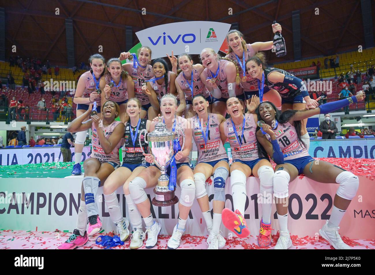 Monza, Italia. 10th maggio 2022. Imoco Volley Conegliano campione di Italia volley Serie A Women durante Play Off - vero Volley Monza vs Prosecco Doc Imoco Volley Conegliano, Pallavolo Serie Italiana A1 Women Match a Monza, Italy, May 10 2022 Credit: Independent Photo Agency/Alamy Live News Foto Stock