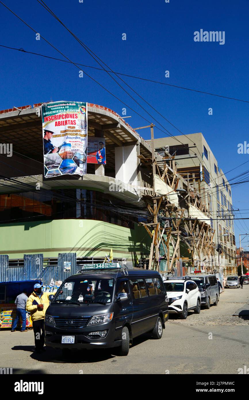 Edificio in costruzione che farà parte della Facoltà di Ingegneria civile dell'Università UPEA (Universidad Pública de El Alto), El Alto, Bolivia Foto Stock