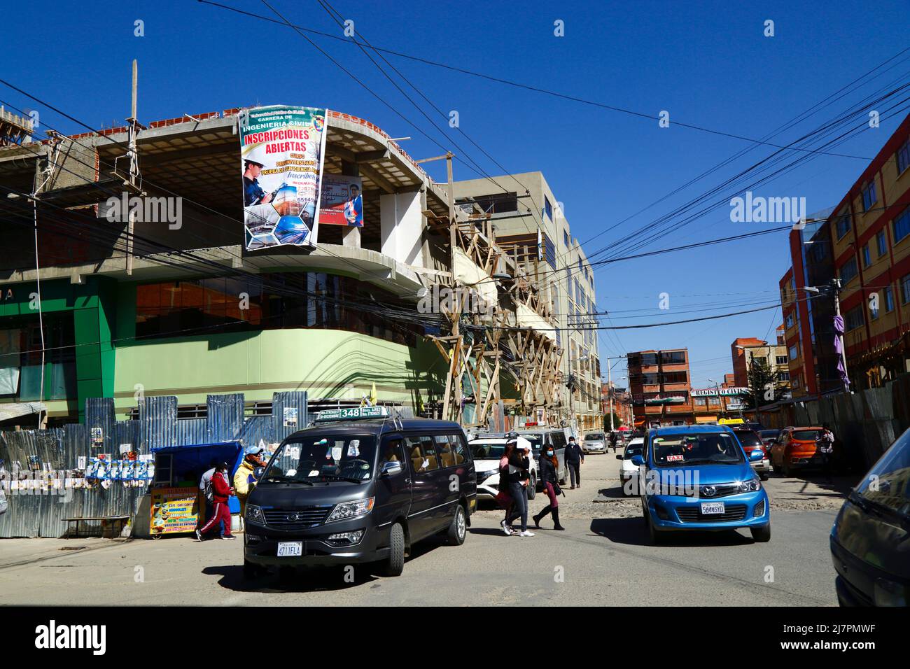 Edificio in costruzione che farà parte della Facoltà di Ingegneria civile dell'Università UPEA (Universidad Pública de El Alto), El Alto, Bolivia Foto Stock