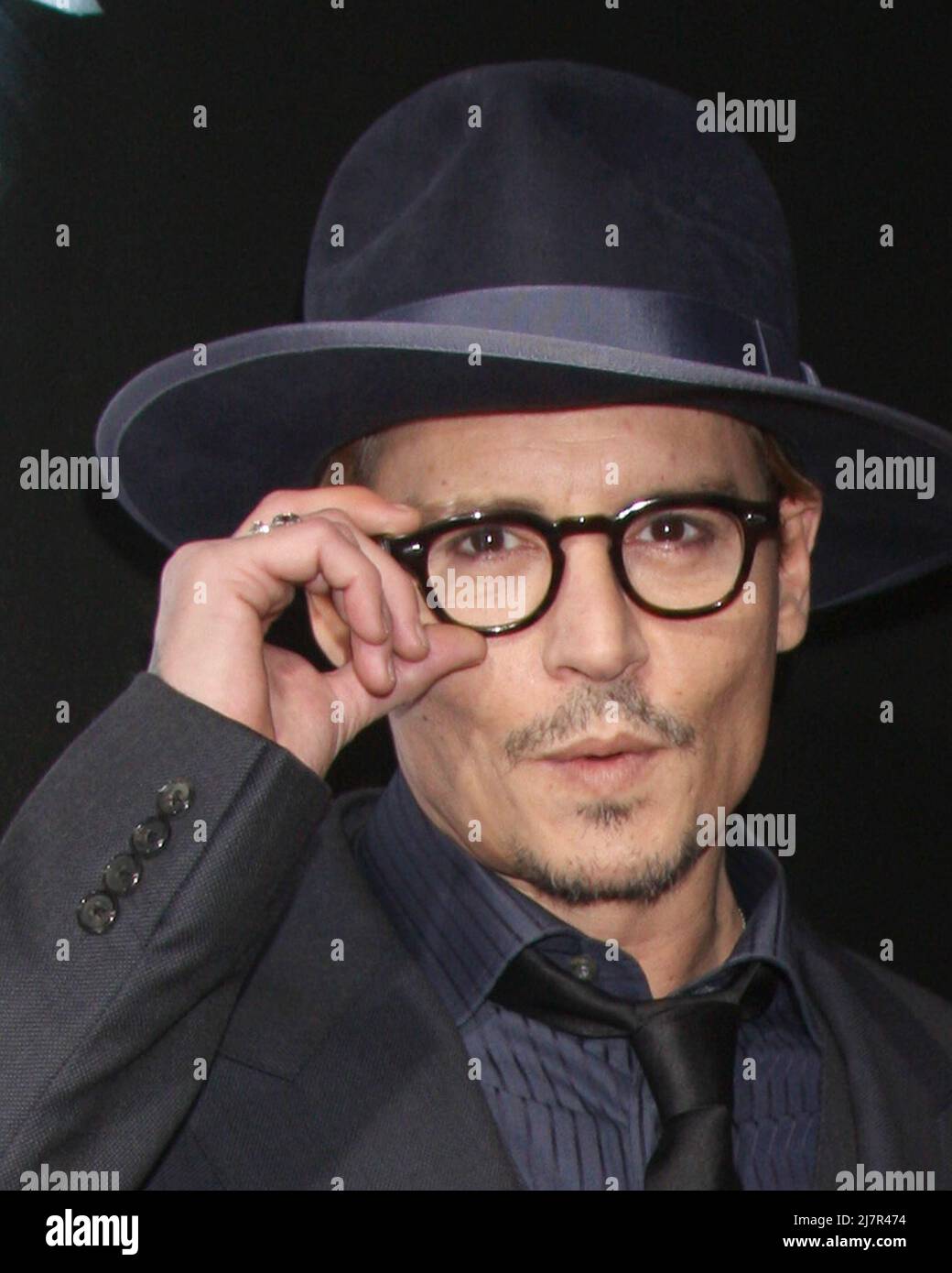 LOS ANGELES - FEB 12: Johnny Depp al '3 Days to Kill' LA Premiere all'ARCLIGHT Hollywood Theatres il 12 Febbraio 2014 a Los Angeles, CA Foto Stock