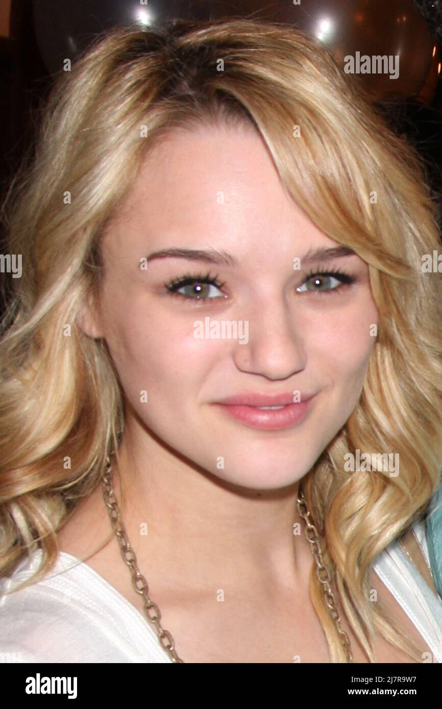 LOS ANGELES - MAR 25: Hunter King al giovane e inquieto 41st anniversario torta alla CBS Television City il 25 marzo 2014 a Los Angeles, CA Foto Stock