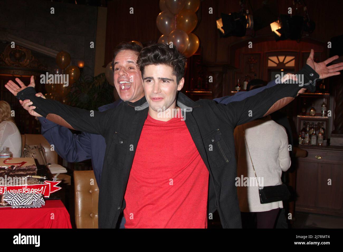 LOS ANGELES - MAR 25: Christian LeBlanc, Max Erlich al giovane e inquieto 41st anniversario torta alla CBS Television City il 25 marzo 2014 a Los Angeles, CA Foto Stock