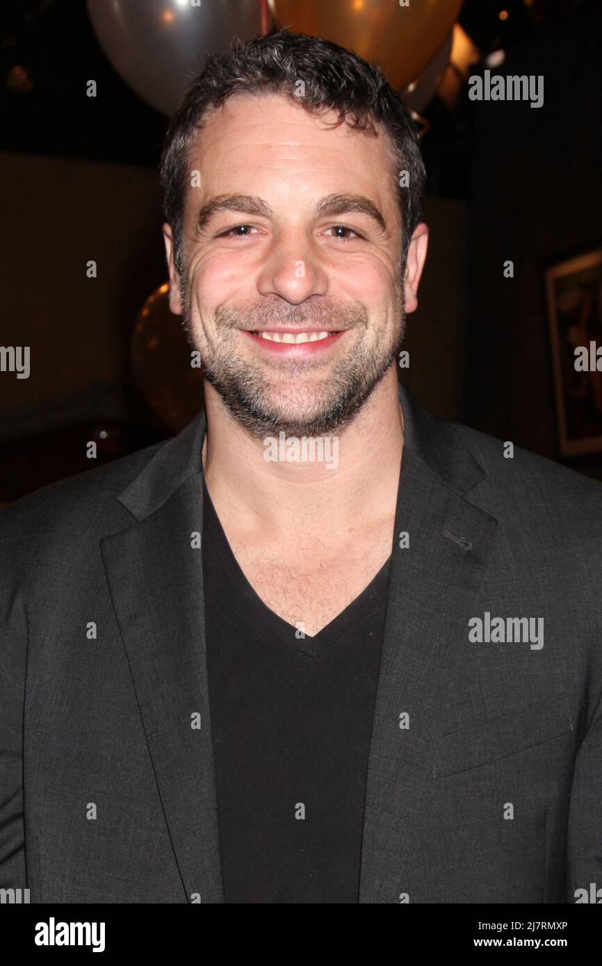 LOS ANGELES - MAR 25: Chris McKenna alla torta giovane e irrequieta del 41st anniversario alla CBS Television City il 25 marzo 2014 a Los Angeles, CA Foto Stock