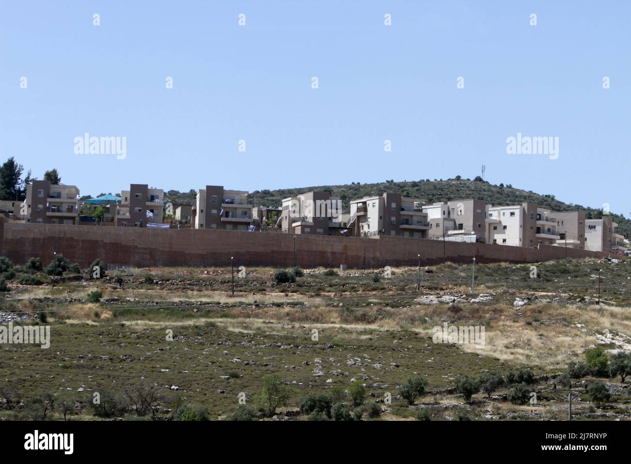 Nablus, Palestina. 10th maggio 2022. Visione generale dei nuovi edifici nell'insediamento ebraico di Shafeet Rahil, a sud di Nablus in Cisgiordania, dopo che il ministro della Difesa israeliano Benny Gantz ha approvato l'unificazione del consiglio di due insediamenti ebraici per la prima volta in 24 anni. Credit: SOPA Images Limited/Alamy Live News Foto Stock