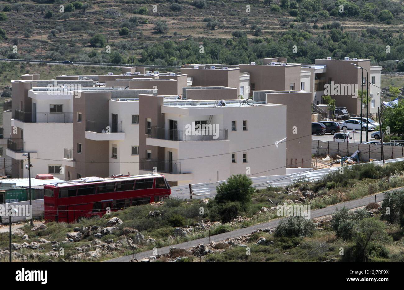 Nablus, Palestina. 10th maggio 2022. Visione generale dei nuovi edifici nell'insediamento ebraico di Shafeet Rahil, a sud di Nablus in Cisgiordania, dopo che il ministro della Difesa israeliano Benny Gantz ha approvato l'unificazione del consiglio di due insediamenti ebraici per la prima volta in 24 anni. Credit: SOPA Images Limited/Alamy Live News Foto Stock