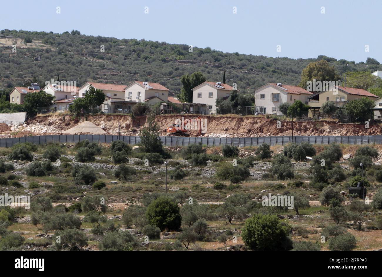 Nablus, Palestina. 10th maggio 2022. Visione generale dei nuovi edifici nell'insediamento ebraico di Shafeet Rahil, a sud di Nablus in Cisgiordania, dopo che il ministro della Difesa israeliano Benny Gantz ha approvato l'unificazione del consiglio di due insediamenti ebraici per la prima volta in 24 anni. (Foto di Nasser Ishtayeh/SOPA Images/Sipa USA) Credit: Sipa USA/Alamy Live News Foto Stock