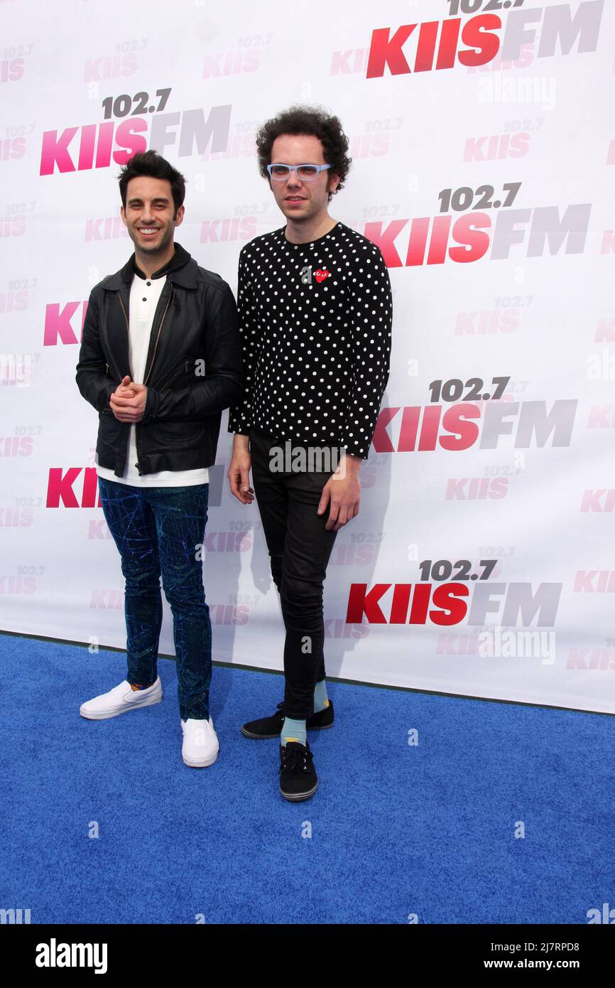 LOS ANGELES - MAGGIO 10: Ciad Vaccarino, Ian Axel, Un grande mondo al Wango Tango 2014 al Stub Hub Center il 10 maggio 2014 a Carson, CA Foto Stock