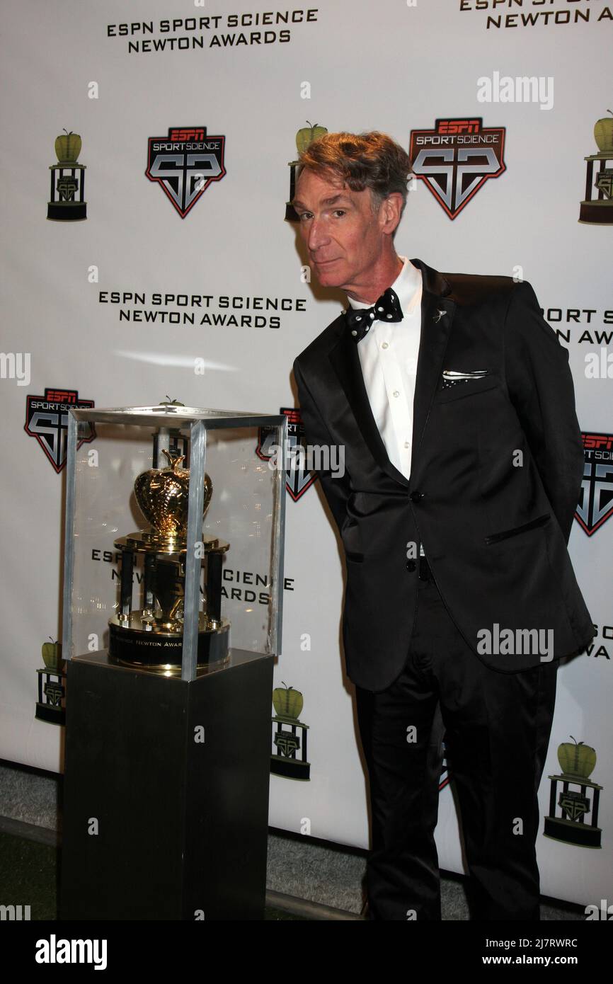 LOS ANGELES - FEB 9: Bill Nye all'ESPN Sport Science Newton Awards allo Sport Science Studio il 9 Febbraio 2014 a Burbank, CA Foto Stock