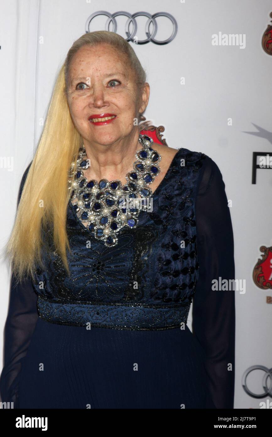 LOS ANGELES - NOV 11: Sally Kirkland al 'The Homesman' Screening al AFI Film Festival al Dolby Theatre il 11 novembre 2014 a Los Angeles, CA Foto Stock