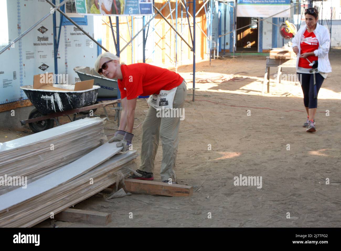 LOS ANGELES - Oct 25: William H Macy all'Habitat for Humanity Build by Showtime's 'House of Lies' e Shameless a Magnolia Blvd il 25 ottobre 2014 a Lynwood, California Foto Stock