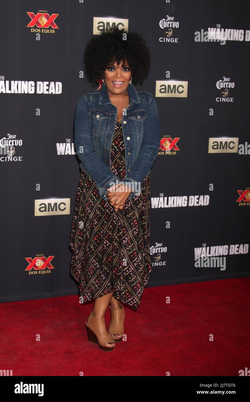 LOS ANGELES - Oct 2: Yvette Nicole Freeman al 'The Walking Dead' Season 5 Premiere alla Universal City Walk il 2 ottobre 2014 a Los Angeles, CA Foto Stock