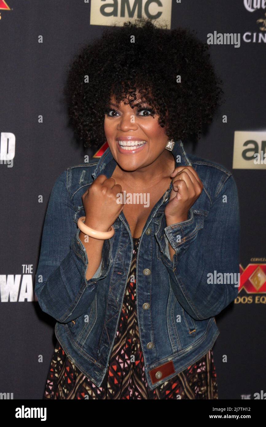 LOS ANGELES - Oct 2: Yvette Nicole Freeman al 'The Walking Dead' Season 5 Premiere alla Universal City Walk il 2 ottobre 2014 a Los Angeles, CA Foto Stock