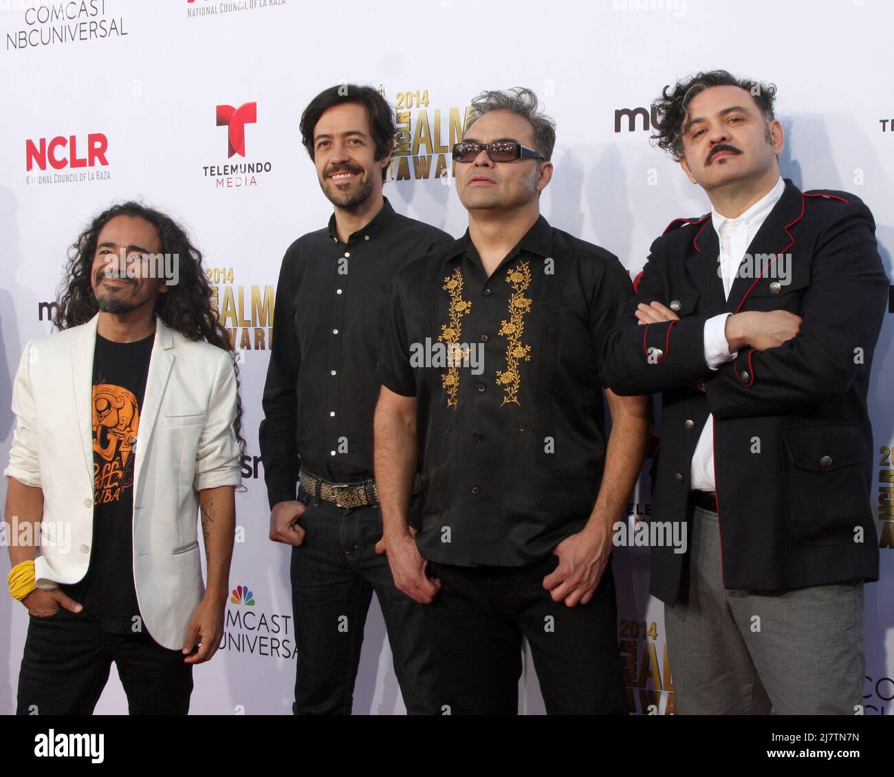 LOS ANGELES - Oct 10: Cafe Tacvba al NCLR ALMA Awards 2014 Arrivi al Civic Auditorium il 10 ottobre 2014 a Pasadena, CA Foto Stock