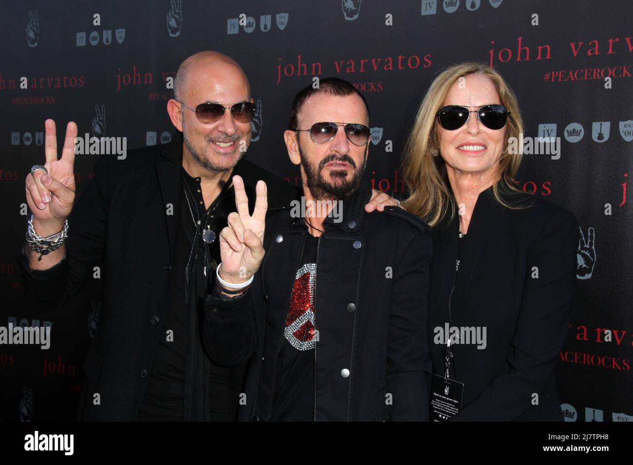 LOS ANGELES - 21 SETTEMBRE: John Varvatos, Ringo Starr, Barbara Bach al John Varvatos e Ringo Starr celebrano la Giornata Internazionale della Pace a John Varvatos il 21 settembre 2014 a West Hollywood, California Foto Stock