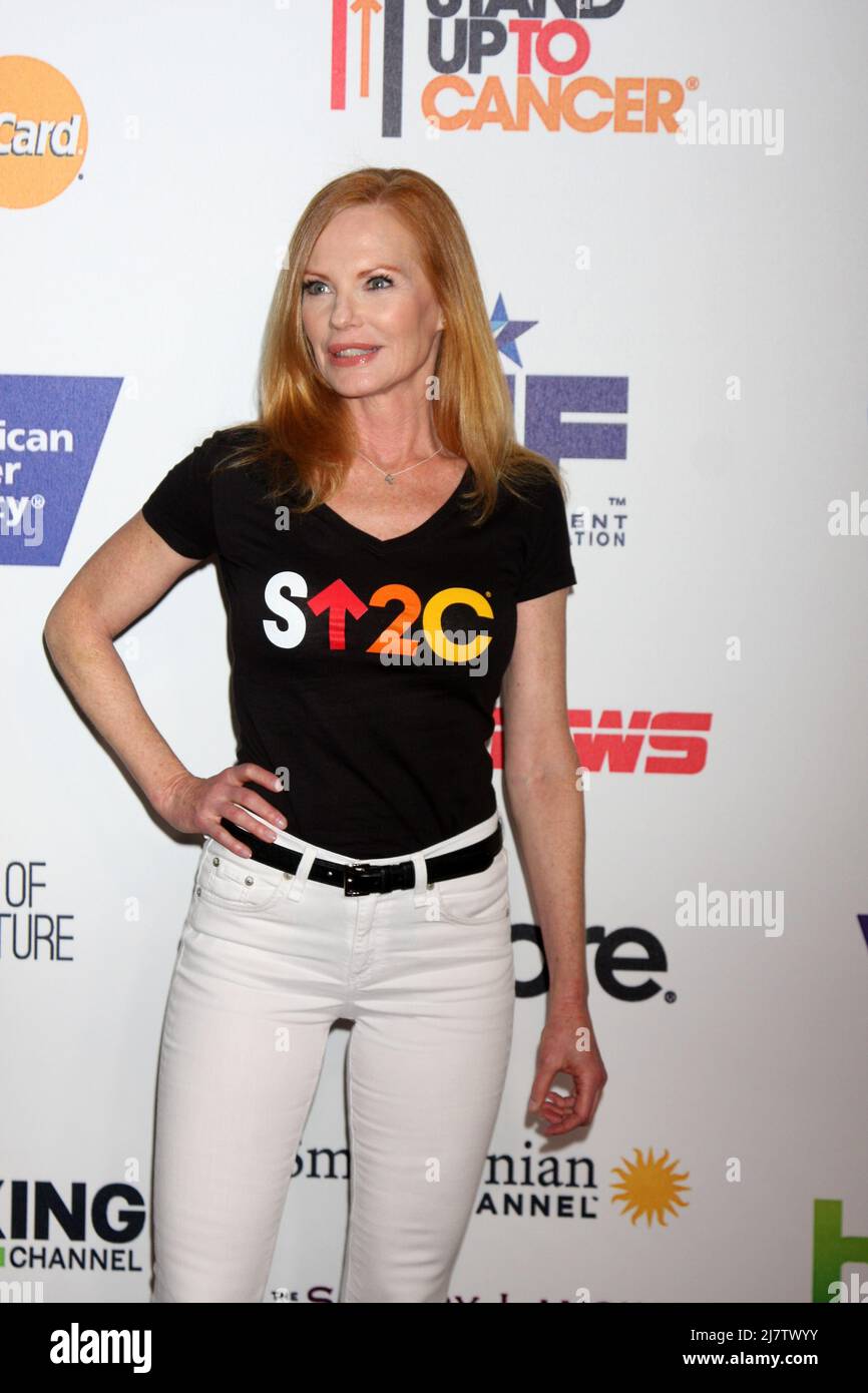 LOS ANGELES - SET 5: Marg Helgenberger allo Stand Up 2 Cancer Telecast Arrivals al Dolby Theatre il 5 settembre 2014 a Los Angeles, CA Foto Stock