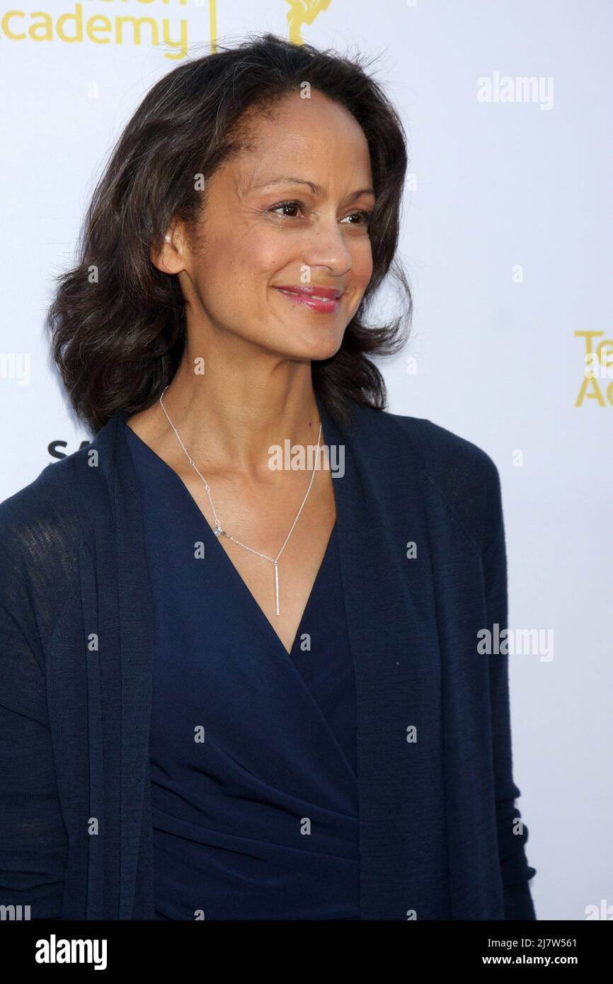 LOS ANGELES - AGO 12: Anne-Marie Johnson al Dynamic & diversity: A Emmy Awards 66th Celebration of Diversity Event at Television Academy il 12 agosto 2014 a North Hollywood, California Foto Stock