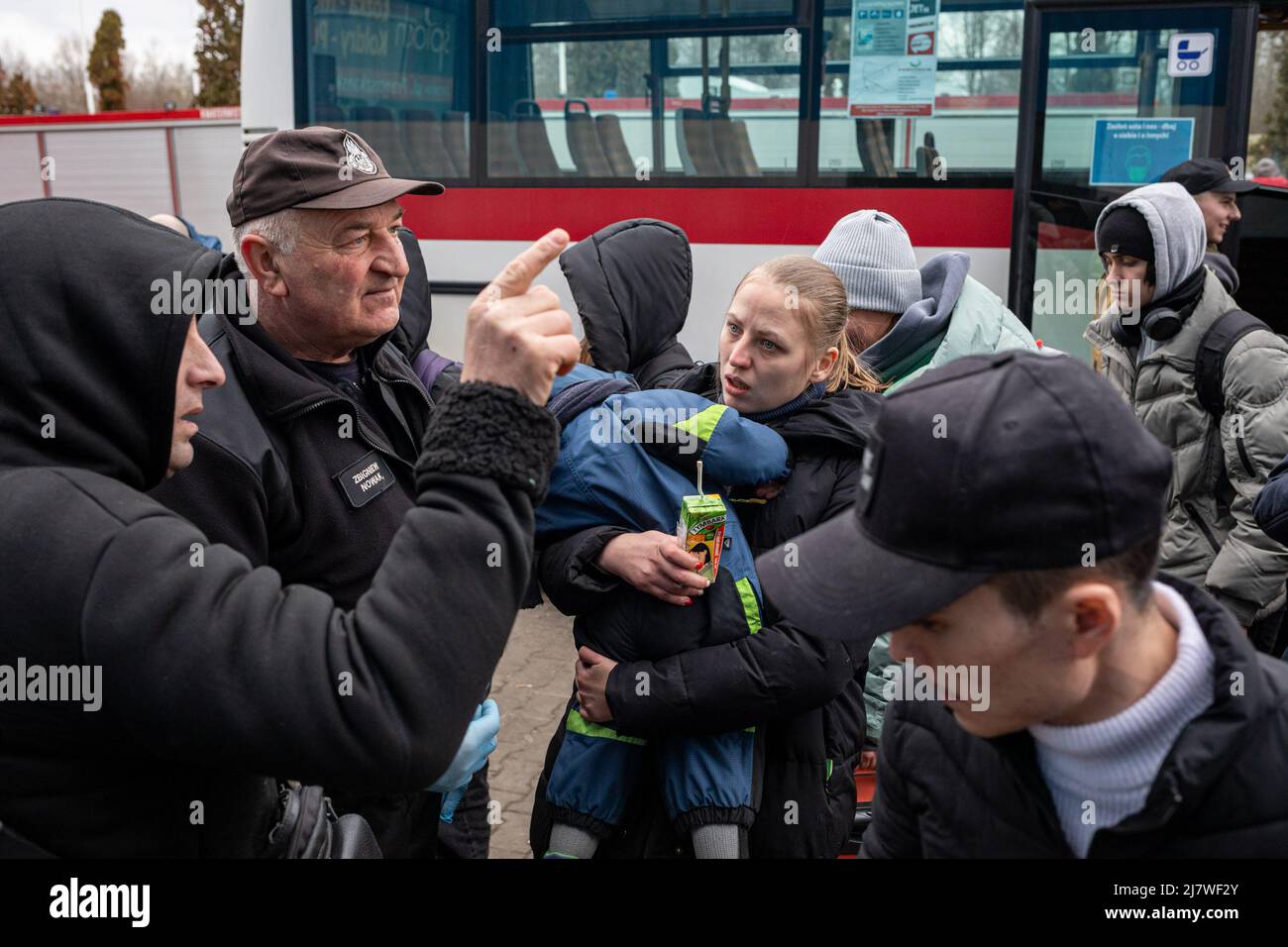 Simon Becker / le Pictorium - punto di accoglienza dei rifugiati di Korczowa al confine polacco-ucraino - 6/3/2022 - Polonia / Jaroslaw / Korczowa - Volunt Foto Stock