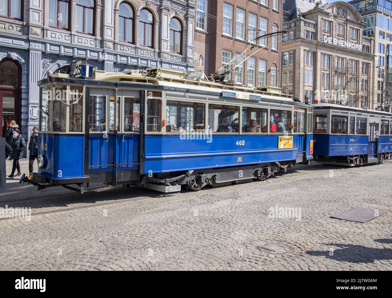 tram d'epoca in piazza dam nel centro di amsterdam olanda Foto Stock