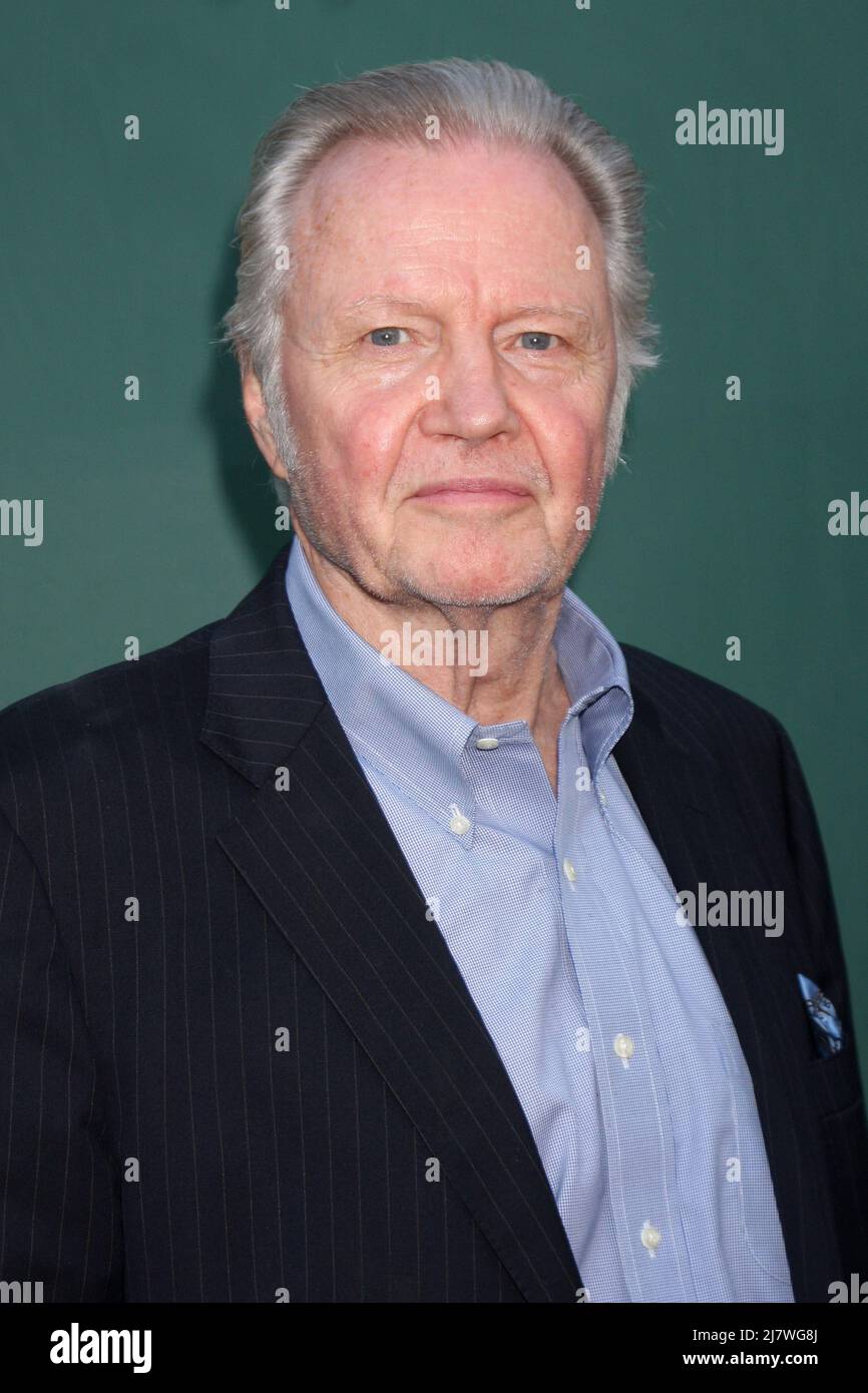 LOS ANGELES - LUG 8: Jon Voight alla Crown Media Networks Luglio 2014 TCA Party alla Private Estate il 8 luglio 2014 a Beverly Hills, CA Foto Stock