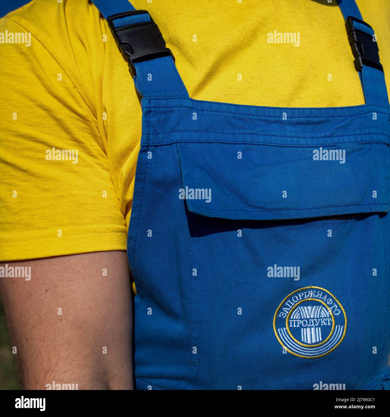 Michael Bunel / le Pictorium - i colori dell'Ucraina - 10/05/2014 - Ucraina / Donbass / Donetsk - dettaglio dell'uniforme di un distributore di benzina Foto Stock
