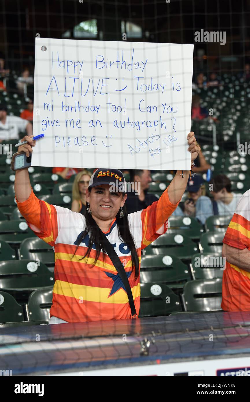 Fan di Astros alla partita MLB tra gli Houston Astros e i Detroit Tigers giovedì 6 maggio 2022 al Minute Maid Park di Houston, Texas. L'Astro Foto Stock