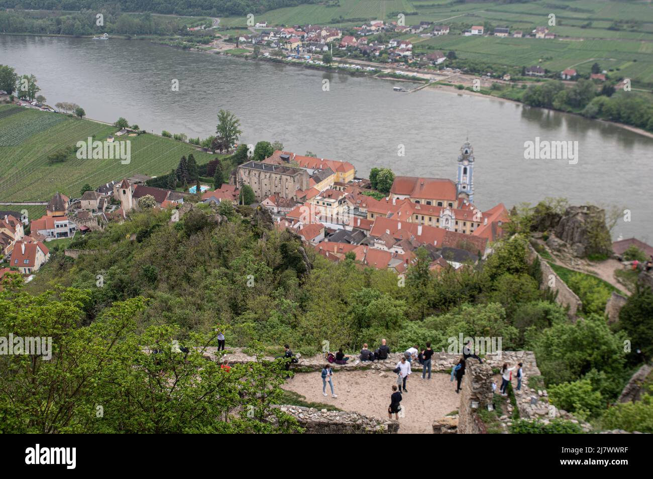 Il Felsenburg fu costruito dai Kuenringers a metà del 12th secolo. Azzo von Gobatsburg, progenitore dei Kuenringers, acquisì l'area A. Foto Stock