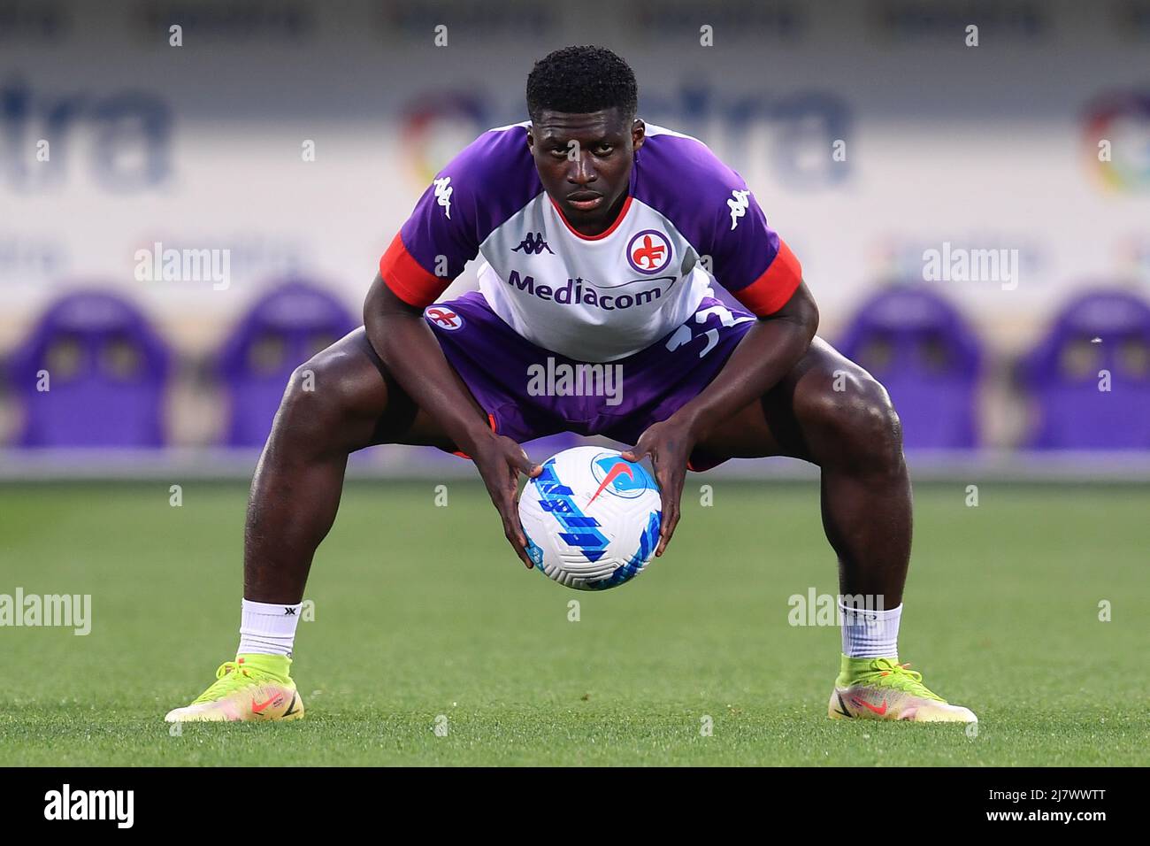 Firenze, Italia. 09th maggio 2022. Alfred Duncan (ACF Fiorentina) durante ACF Fiorentina vs AS Roma, Campionato italiano di calcio A a Firenze, Italia, Maggio 09 2022 Credit: Independent Photo Agency/Alamy Live News Foto Stock