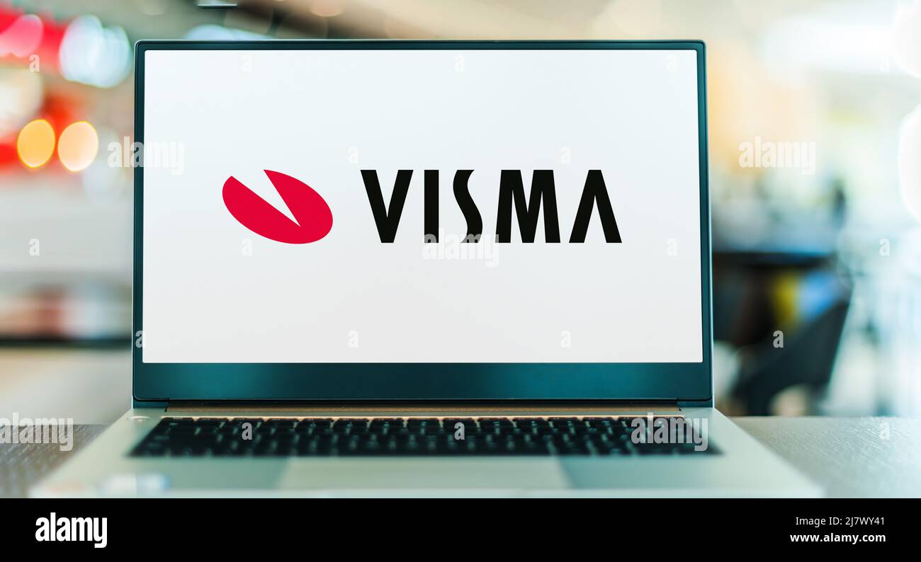 POZNAN, POL - DEC 8, 2021: Computer portatile che visualizza il logo di Visma, un'azienda che fornisce business software e LO SVILUPPO e consulenza IT correlati Foto Stock