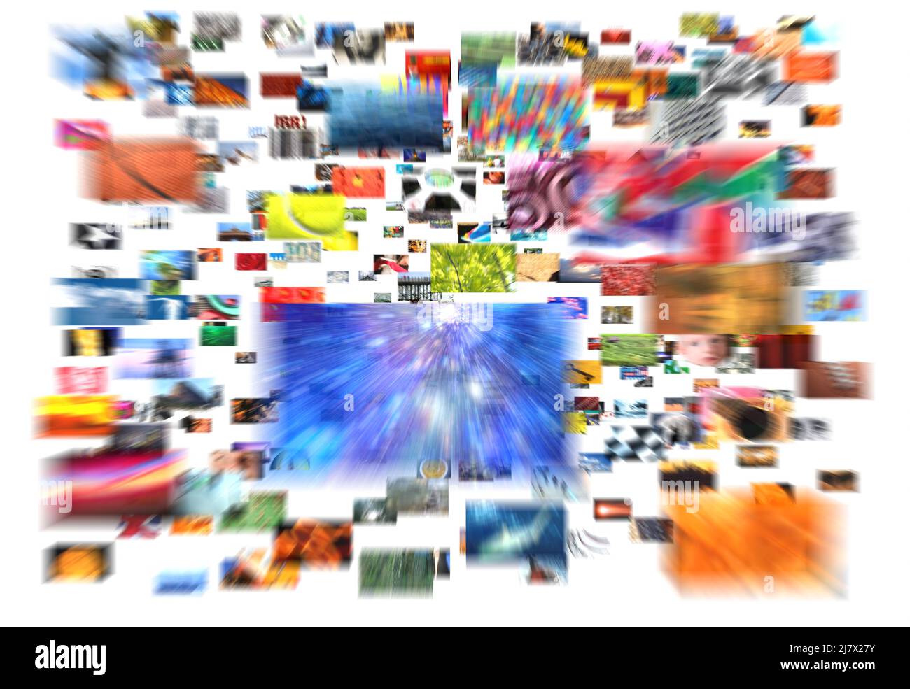 Schermi multipli che mostrano un mosaico di centinaia di immagini. Televisione in streaming. Broadcast, Information worm hole, Choice, Network, Catch up Services Foto Stock
