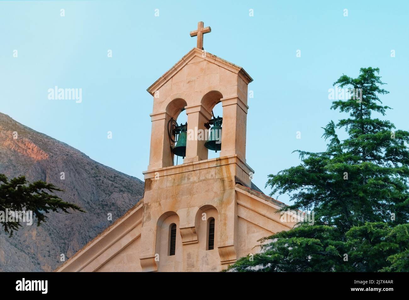 Antica torre nel centro storico, la parte storica della città. Vista sul tetto. Estate in Croazia. Foto Stock