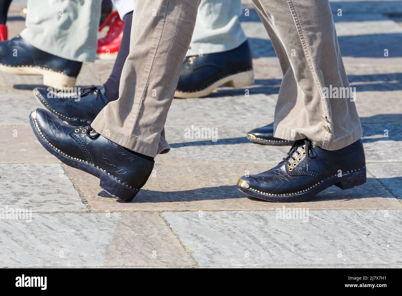 Balli tradizionali e Morris alla Whitby Folk Week Foto Stock