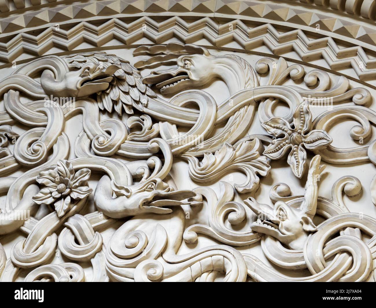 Decorazioni in gesso ornato al castello di Penrhyn, Bangor, Galles del Nord, Regno Unito. Foto Stock