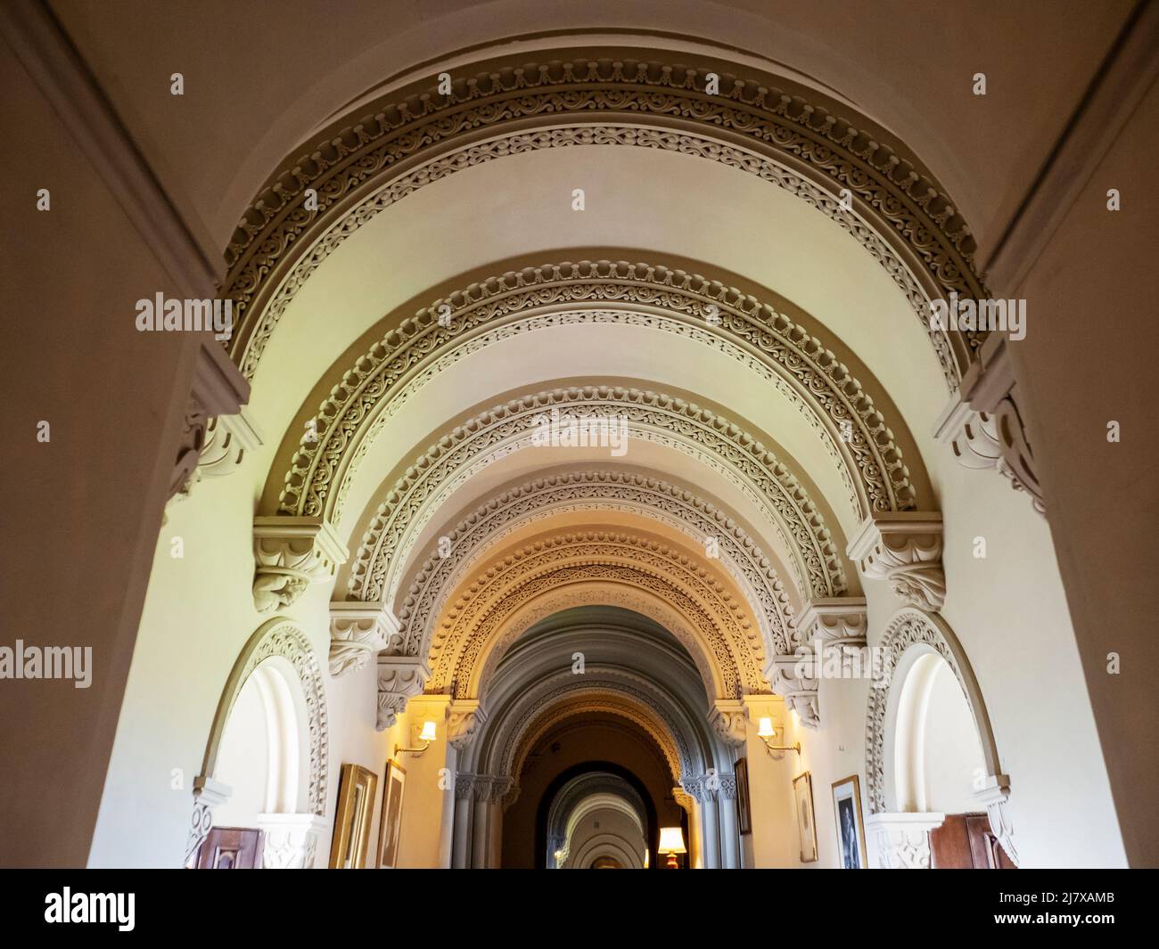 Decorazioni in gesso ornato al castello di Penrhyn, Bangor, Galles del Nord, Regno Unito. Foto Stock
